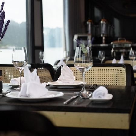Madeline Cruises Hotel Ха Лонг Екстериор снимка