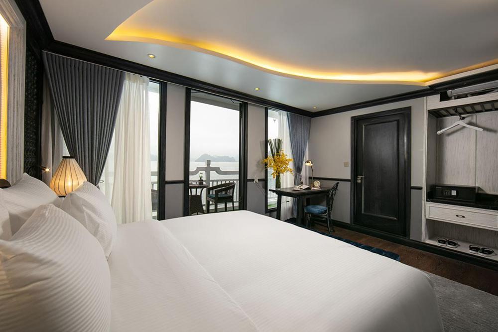 Madeline Cruises Hotel Ха Лонг Екстериор снимка
